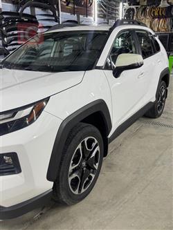 تۆیۆتا ڕاڤ 4